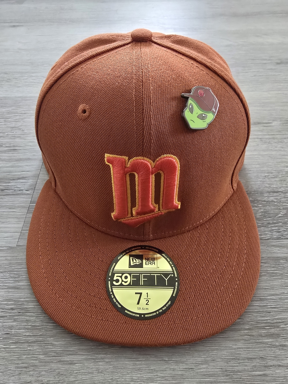 New Era Minnesota Twins Outterspace Fitted Hat With Alien Pin Size 7 1/2